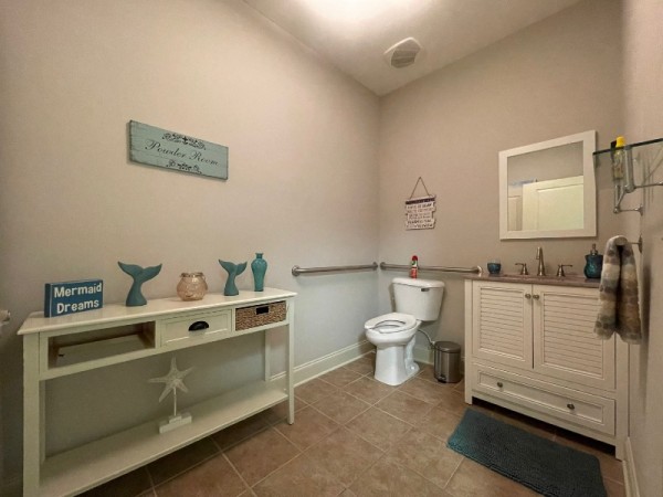 7.Restroom.jpg